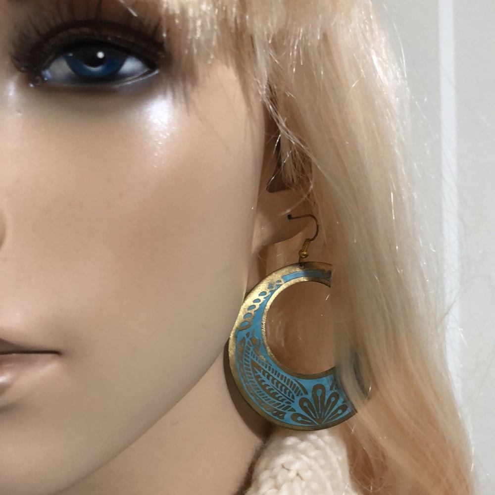Vintage Metal Painted Earrings in Gold and Turquoise Design - Picture 9 of 14